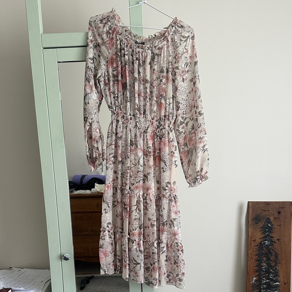 Chic Long Sleeve Floral Dress in Pink and Cream